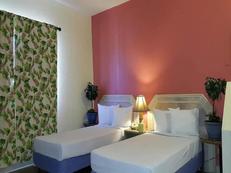 One Pacific Hotel Tamuning Extérieur photo