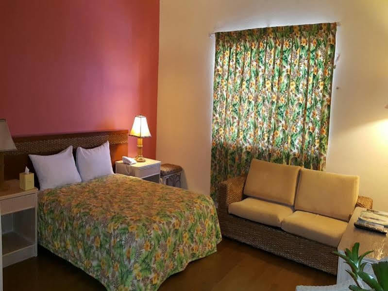 One Pacific Hotel Tamuning Extérieur photo