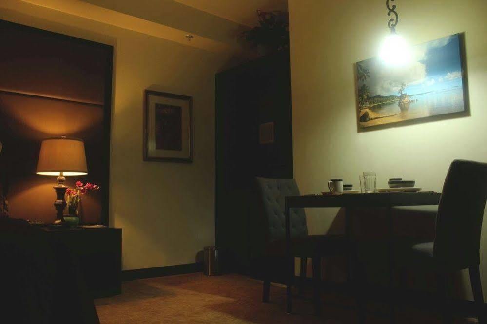 One Pacific Hotel Tamuning Extérieur photo