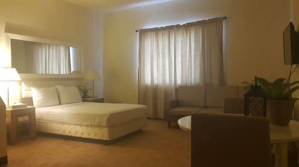 One Pacific Hotel Tamuning Extérieur photo