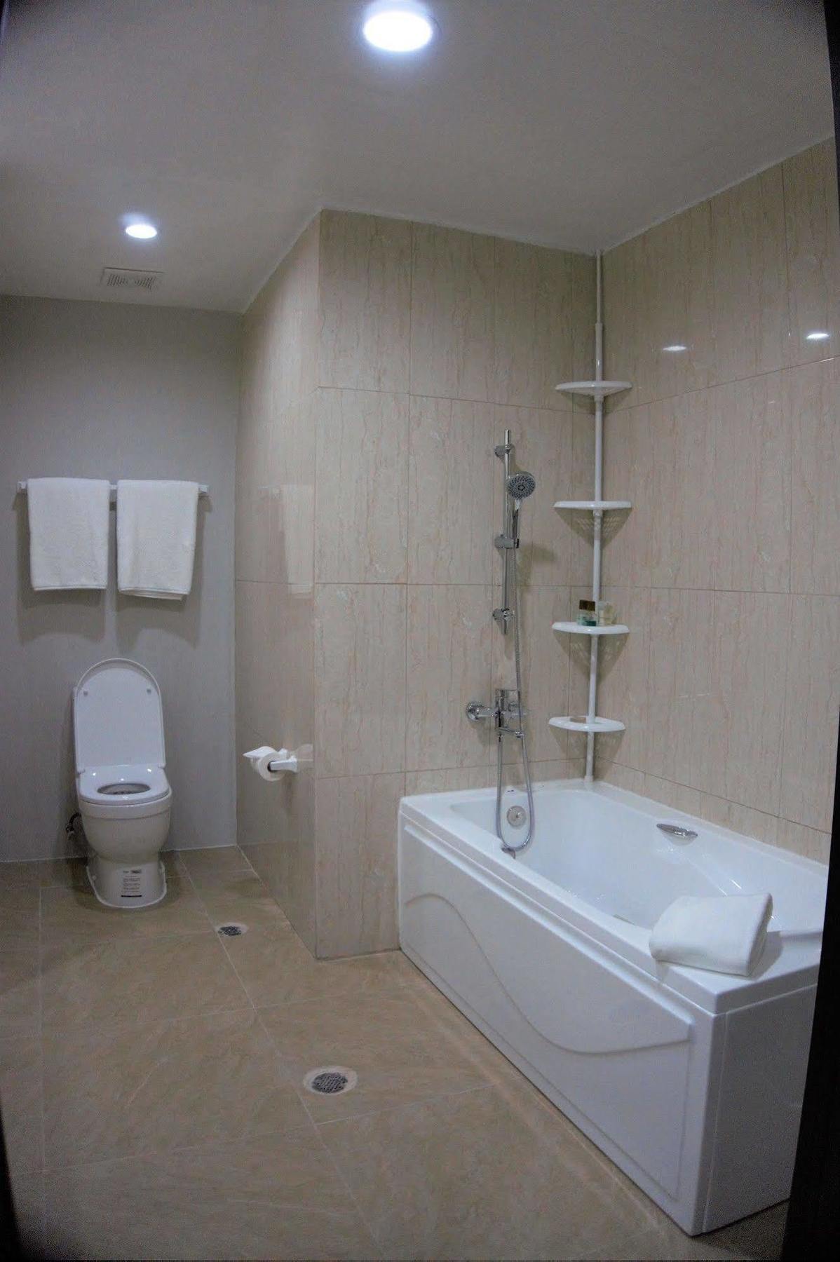 One Pacific Hotel Tamuning Extérieur photo