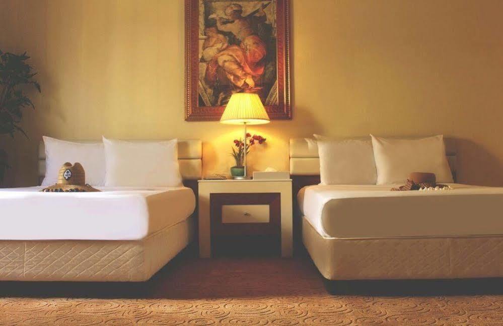 One Pacific Hotel Tamuning Extérieur photo