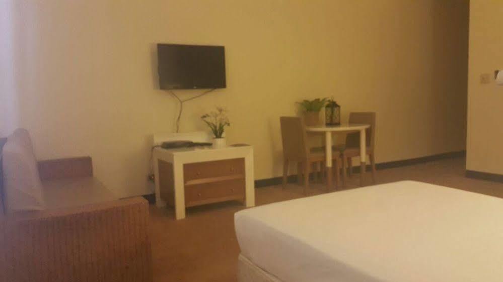 One Pacific Hotel Tamuning Extérieur photo